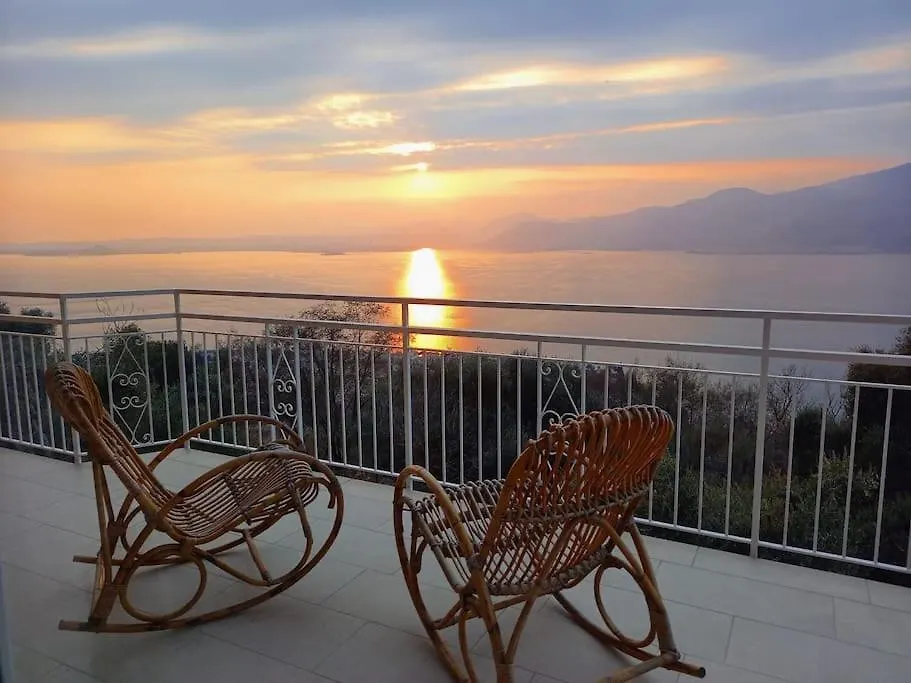 Villa Malu - Apt Mara - Piscina E Vista Lago Torri Del Benaco Apartment